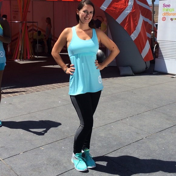 Meet your Posher, Rhiannon - Picture 3 of 16